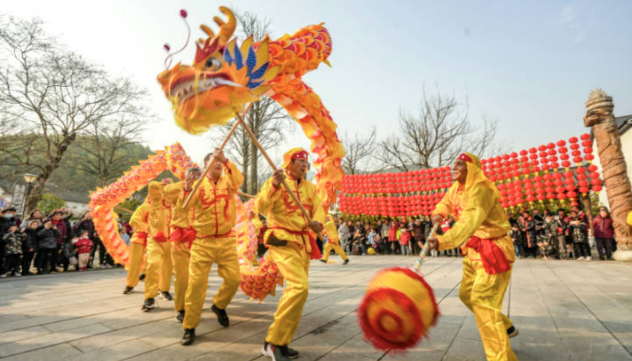Welcome the Lantern Festival with Dragon Dance