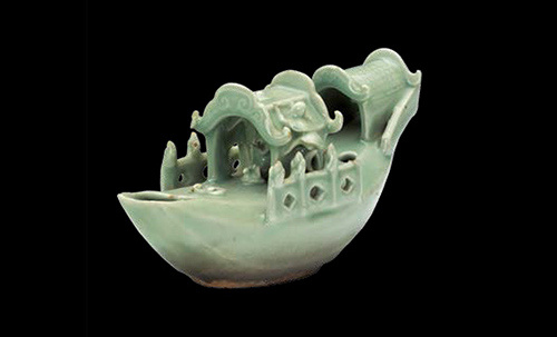 Boat-shaped Longquan Kiln celadon yandi