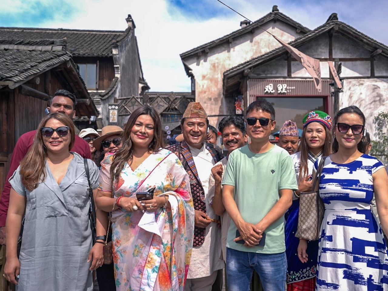 Nepalese journalists explore water town culture in Wuzhen