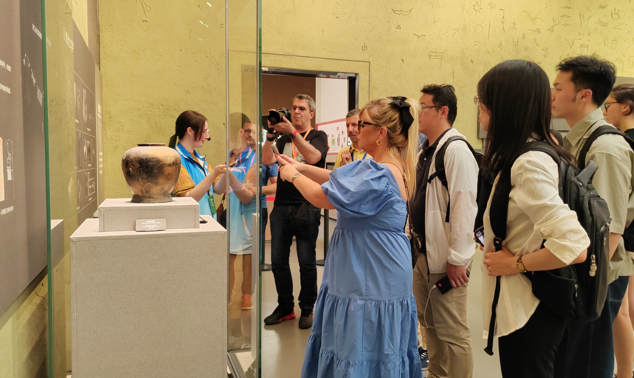 Journalists from Central and Eastern Europe fascinated by Liangzhu culture
