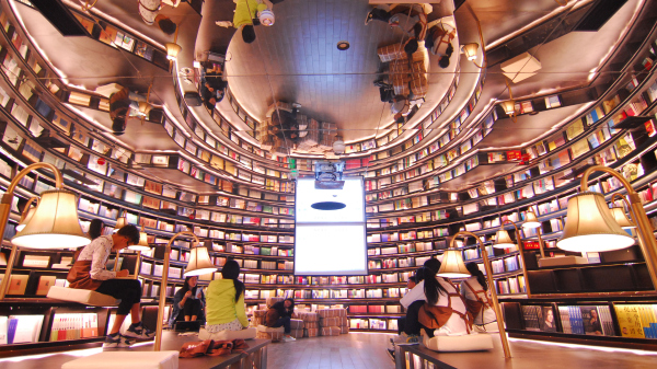 More than Books: Love and Culture Shared in Bookstores  伴西湖四季 句句留香