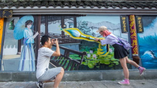 New 3D wall paintings shine in Hangzhou