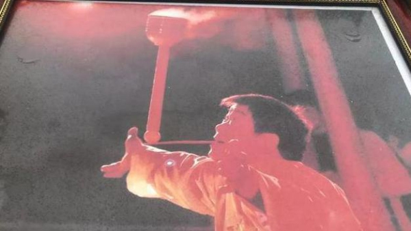 Lift 10 benches with teeth! The Suichang man gets exclusive folk stunt!