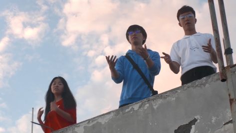 Students from countries along the Belt and Road drop hot rap song