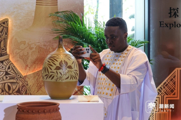 Jinhua's Wuzhou kiln fires China-Africa friendship