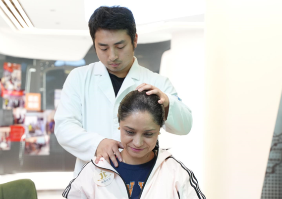 Expats embrace Dragon Boat Festival customs in Yiwu