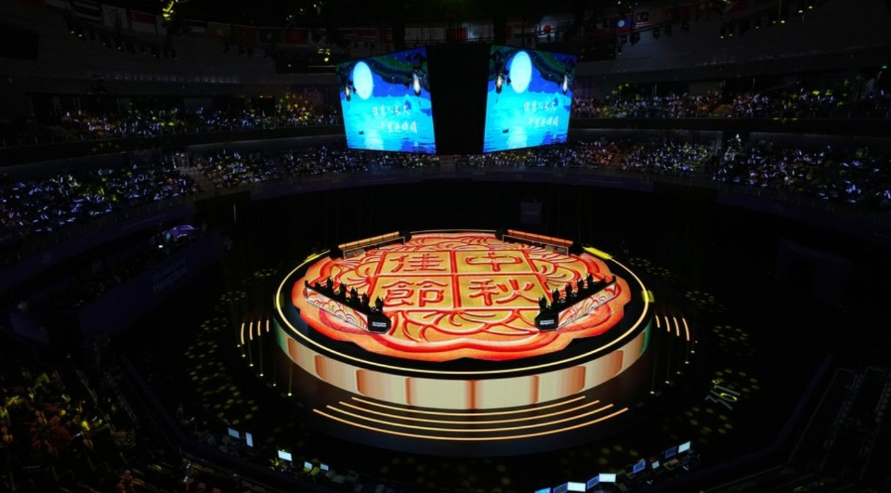 Feature: Asian Games Lit up by Lanterns on Mid-Autumn Festival