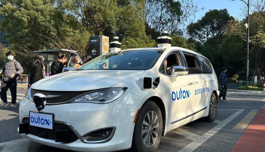 RoboTaxi services start trial operation in Hangzhou