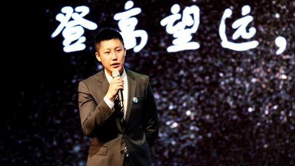 Stories of 3 dream chasers in the photo with Chinese Premier Li