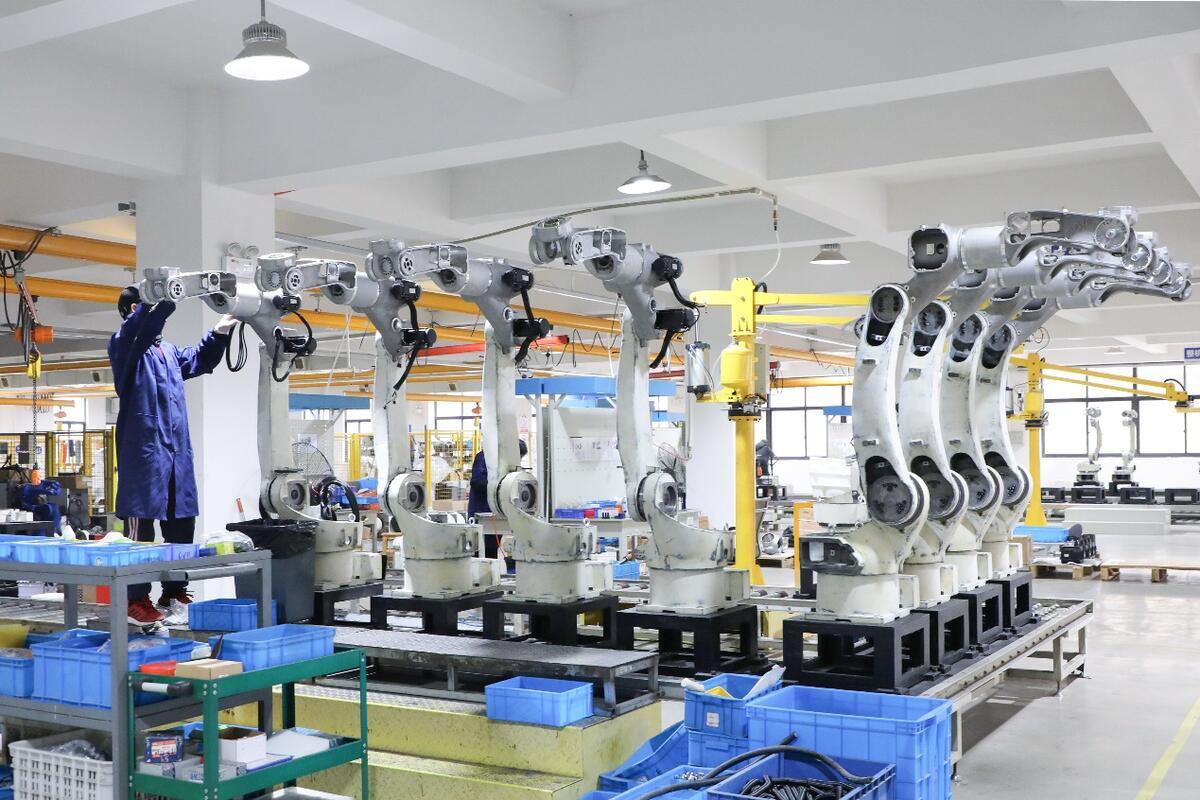 Taizhou's robot industry thrives on traditional manufacturing strength