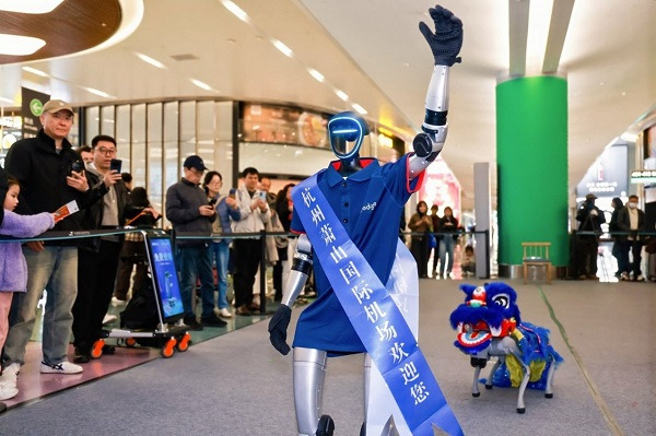 AI robots take the stage at Hangzhou airport flash mob concert