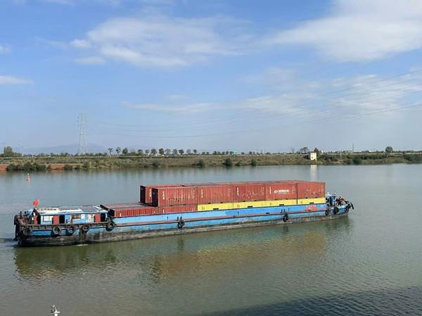Quzhou Port opens first foreign trade container route