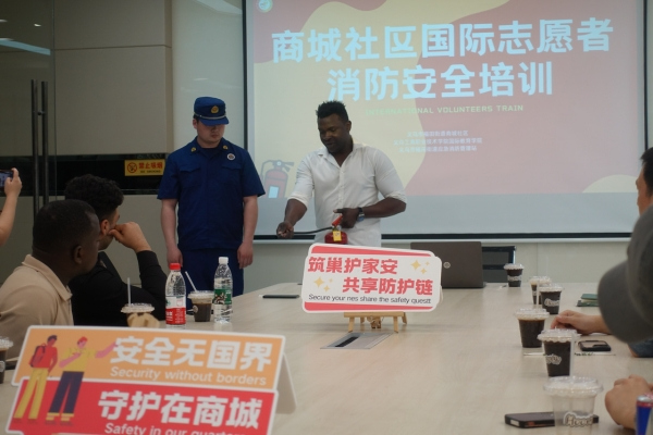 International volunteers join in community safety management in Jinhua's Yiwu