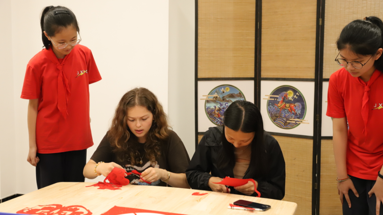 American students explore intangible cultural heritages in Suichang