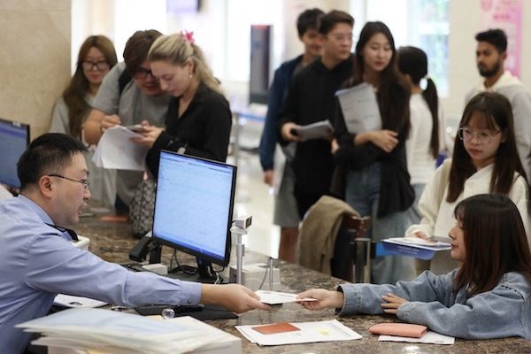 Efficient services launched for intl students in Jiaxing