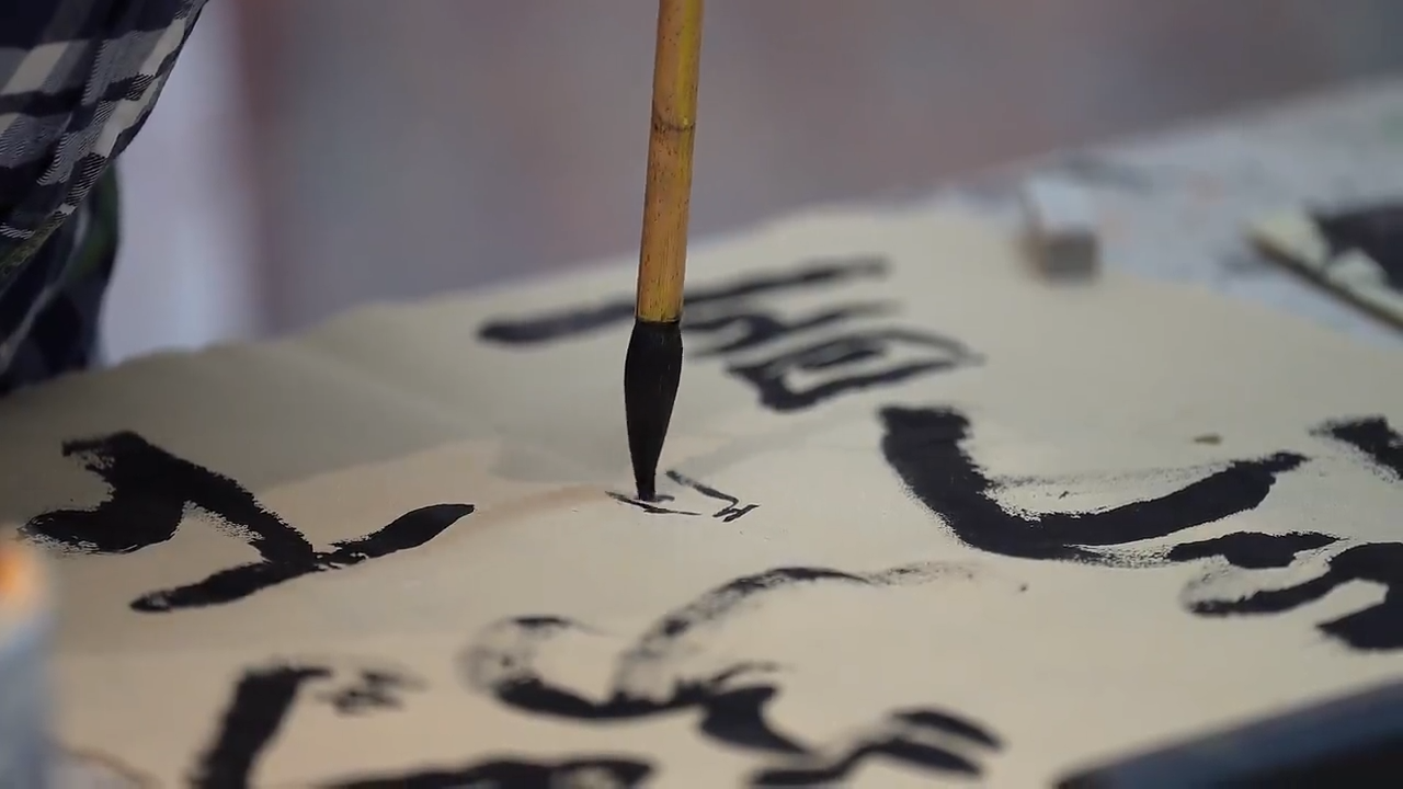 Bulgarian artist learns Chinese calligraphy in Hangzhou