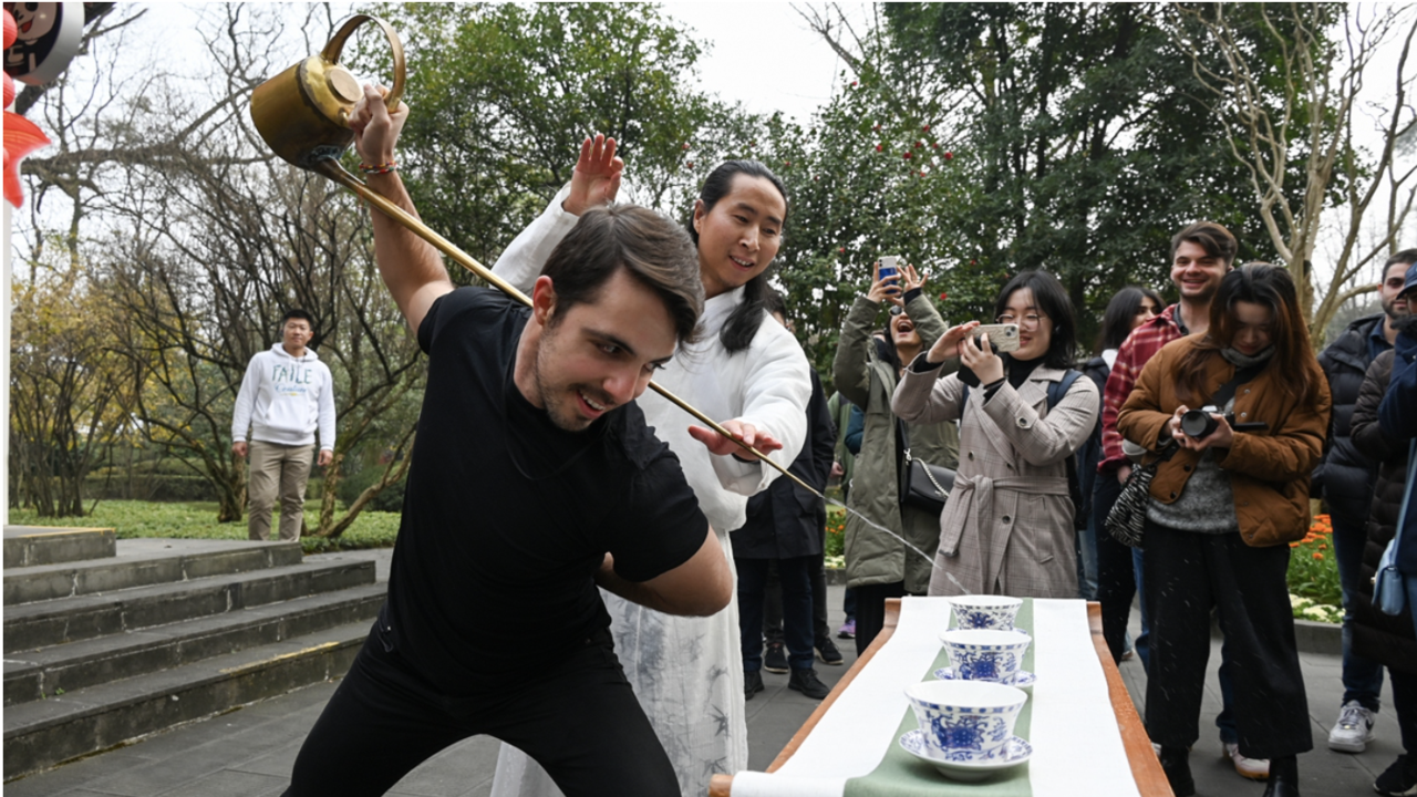 Foreigners living in, visiting China pick up in 2023 as they share real China to dispel misperceptions