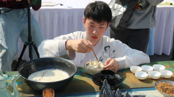 Zhejiang Highlights | Zhejiang again! China's first private-holding high-speed railway adds oil to achieving common prosperity, and more