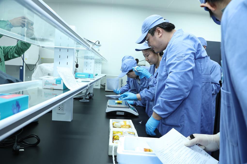 Tiangong returns key samples for health and materials research