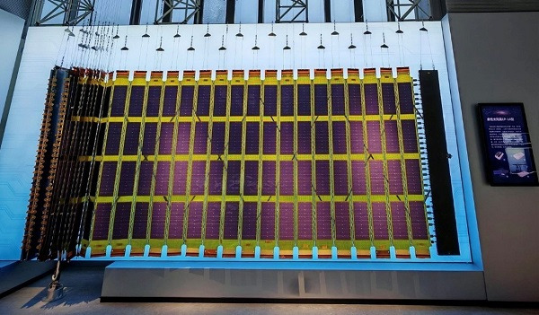 1930903240602267648.jpg 东方红2.jpg