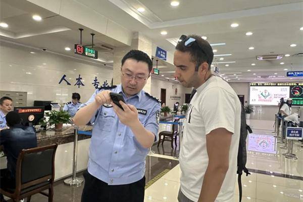 Intl students praise Jiaxing's efficient services