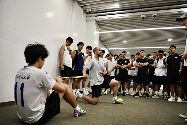 Top Spanish coaches train in Hangzhou to boost soccer development