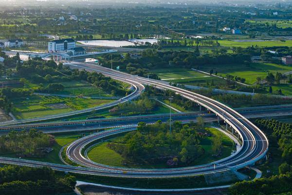 Tongxiang opens expressway to spur regional growth