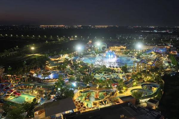 Jiaxing's water adventure park breaks visitation record