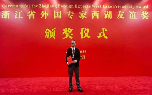 Zhejiang honors 50 foreign experts with West Lake Friendship Award