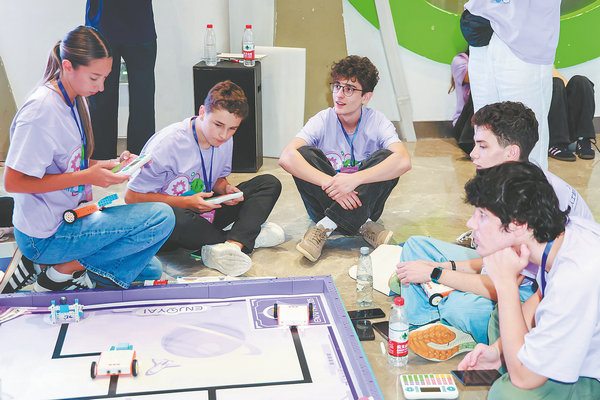 Young innovators competition bridges two countries