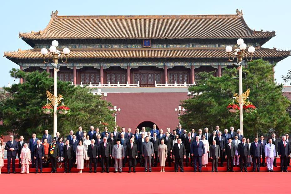   Xi greets foreign delegation heads to attend V-Day commemorations