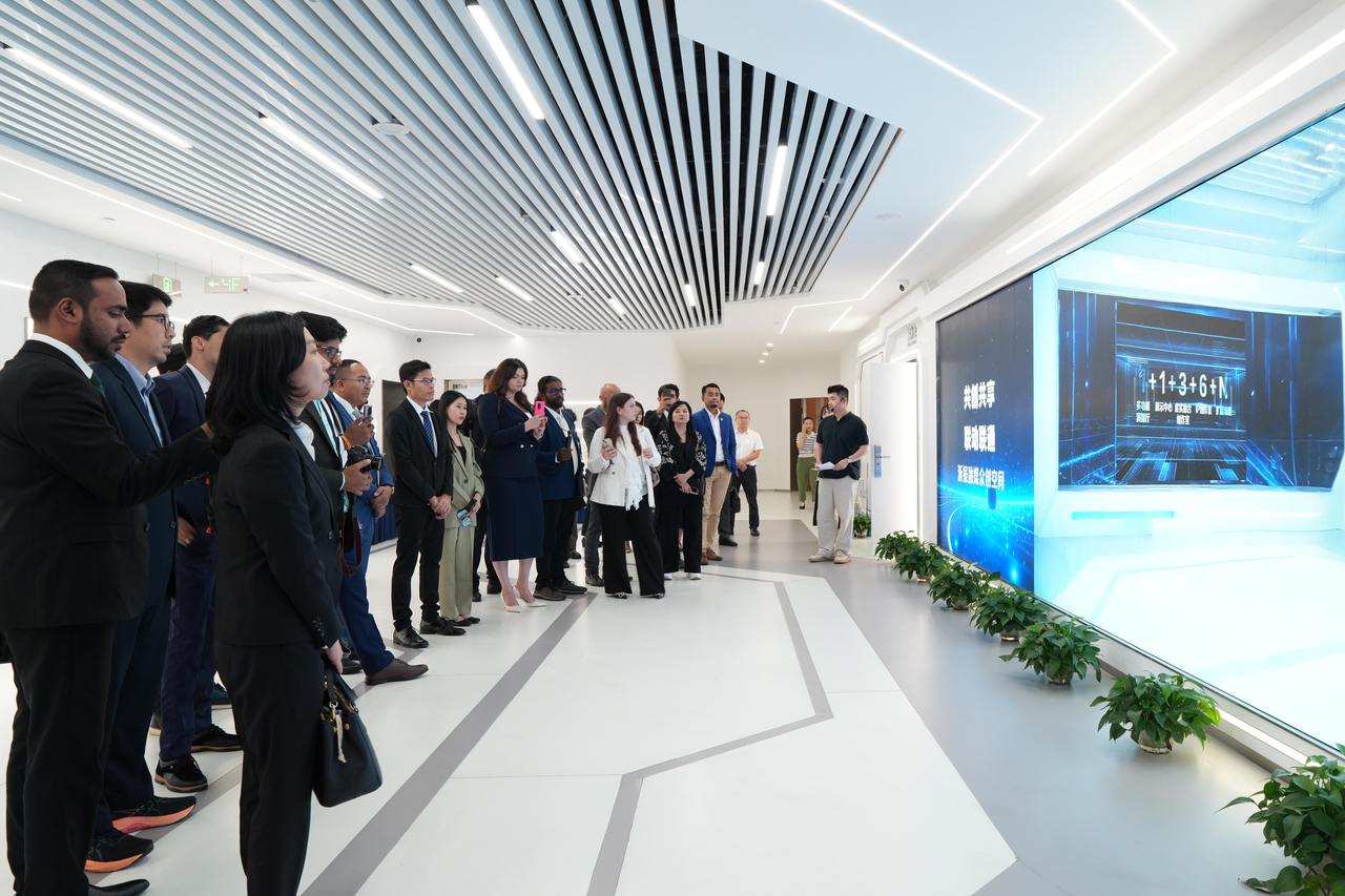 Delegation of young media leaders visits Zhejiang