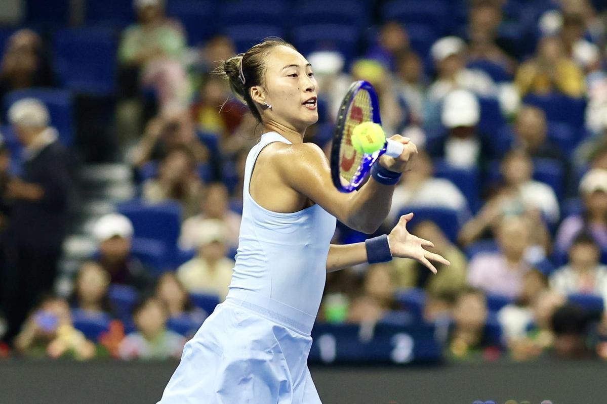 China's Olympic champion makes triumphant return