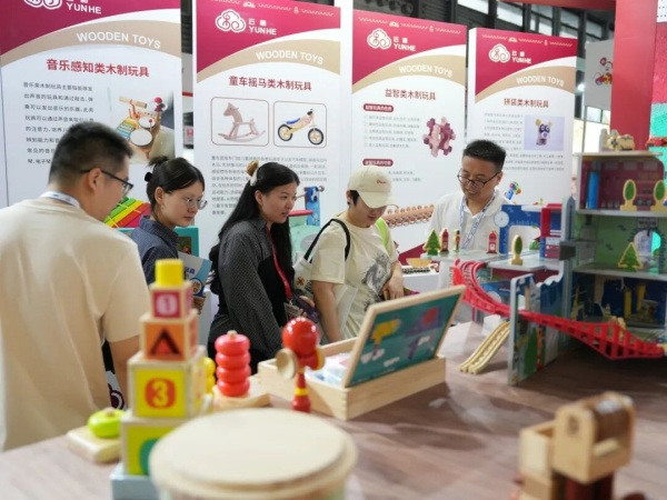 Lishui's Yunhe wooden toys shine at China Toy Expo