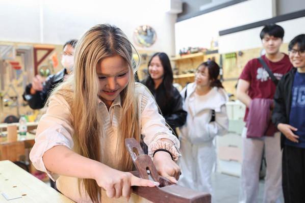 International students immerse themselves in rural life in Huzhou