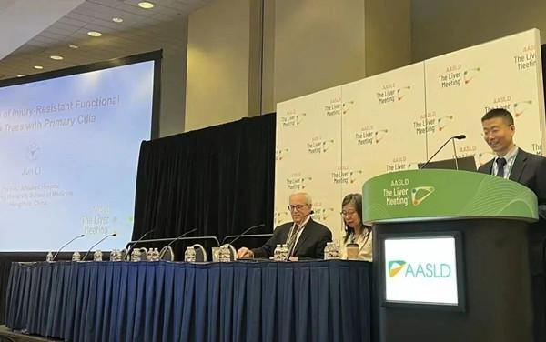 Huzhou companies present medical research findings at intl conference