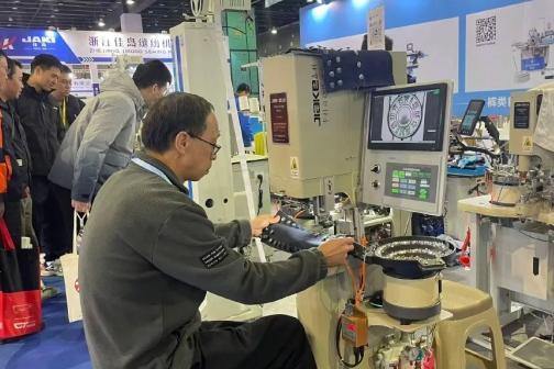 Global intelligent manufacturing equipment catches attention at Yiwu expo