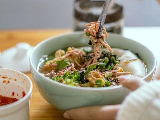 Yingchuan rice noodles steam up thriving industry