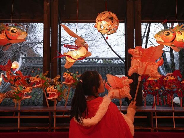 2026 Xixi Lantern Display begins with festive cheer, traditional vibes