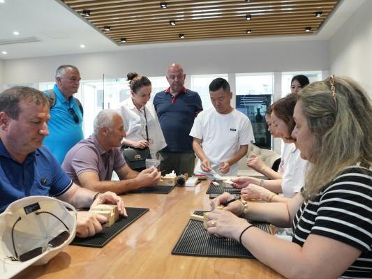 Bulgarian tourists meet Qingtian's overseas Chinese culture