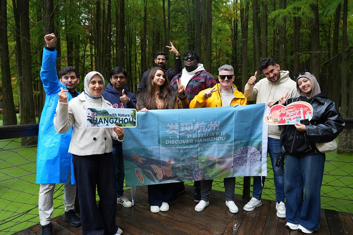 1990961685195644928.jpg 青山湖4.jpg