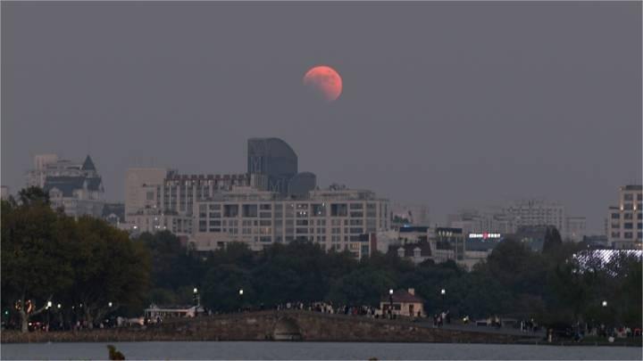 Hangzhou: Total lunar eclipse for the whole city