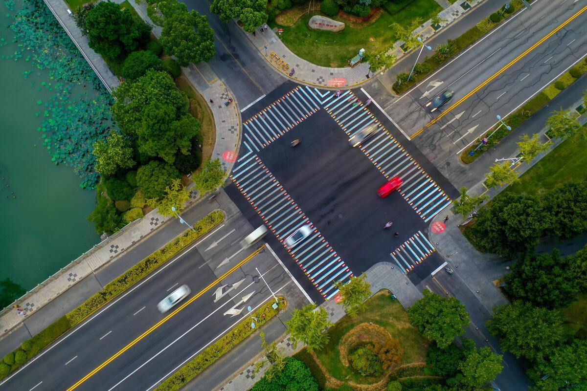 Smart crosswalk appeared on the streets of Changxing, Zhejiang