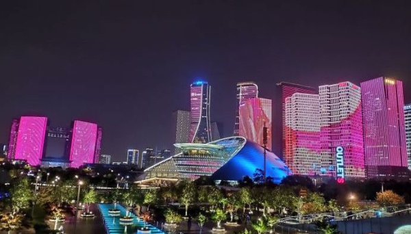 Running with the night in Hangzhou