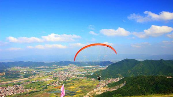 Cool Place to Go in Summer: China Paragliding Training Base