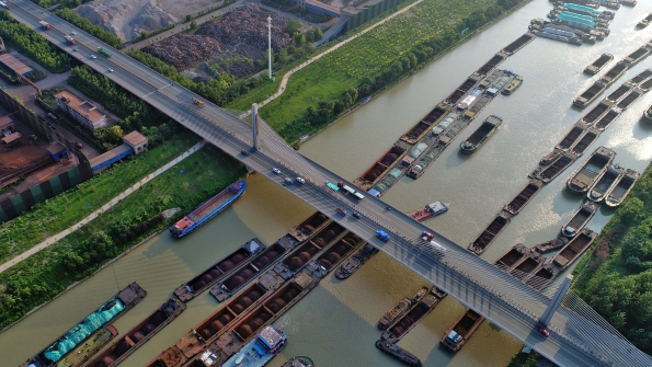 Grand Canal in the Eye of America Author 来自中国的明信片