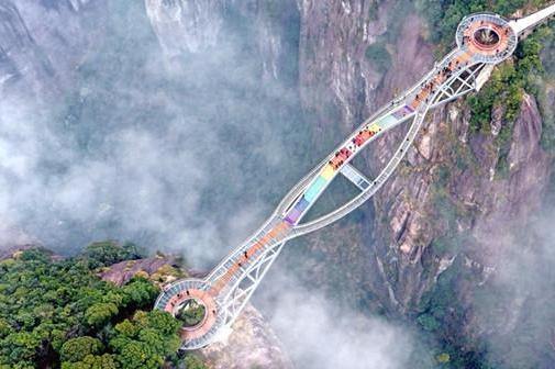 Taizhou's Xianju county attracts overseas visitors with hiking event