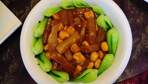 Stewed Sharkskin with Garlic