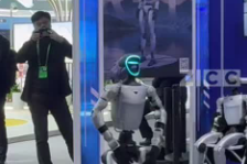 Robot dances “blueprint supreme” at the WIC