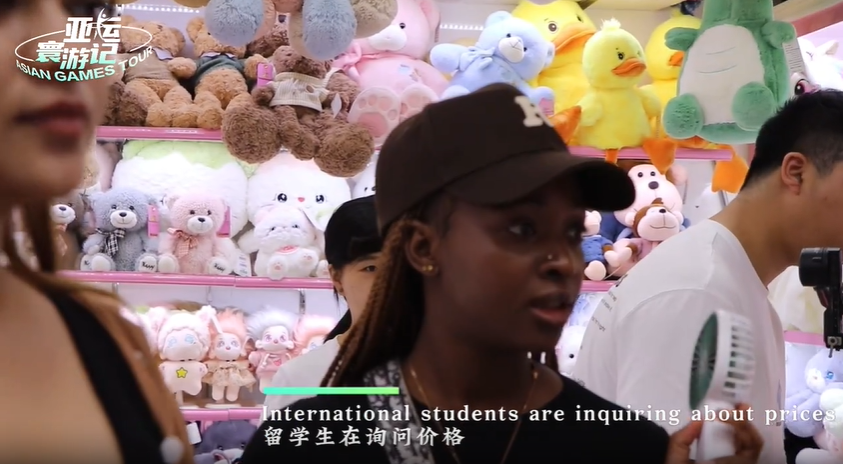 Asian Games Tour | International students explore the Yiwu International Trade City in Jinhua